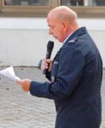 Der scheidende stellvertretende Wehrleiter, Hans-Jürgen Lugscheider, moderierte die Feuerwehrhauptübung